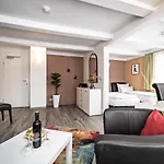 Szálloda Le Petit Palais - Hotel/pension Bad Suderode