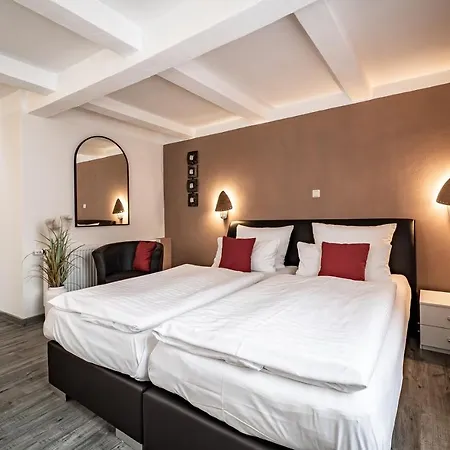 Отель Le Petit Palais - Hotel/pension Бад-Судероде