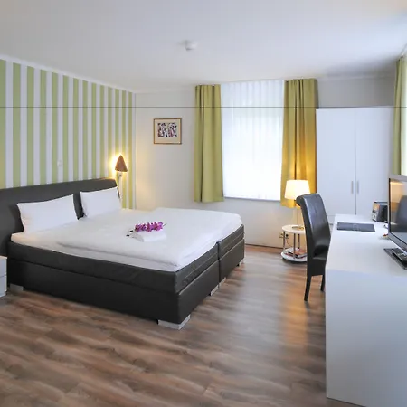 Le Petit Palais - Hotel/pension 3* Бад-Судероде