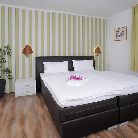 Le Petit Palais - Hotel/pension Бад-Судероде